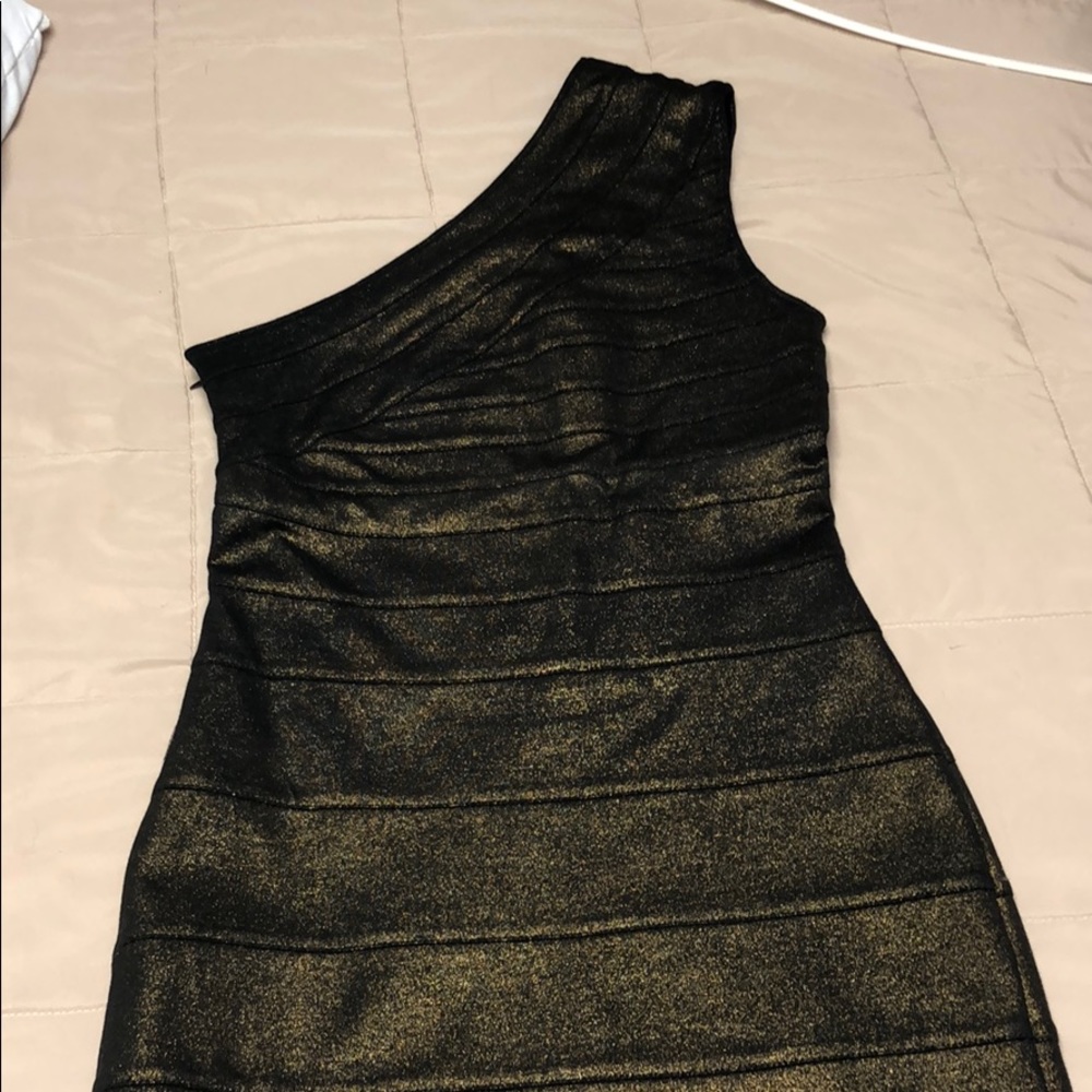 Gold/Black form fitting dress